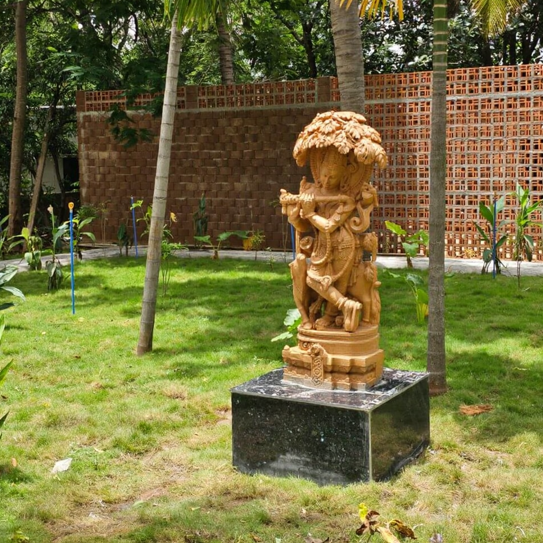5 feet Krishna Statue - Image 4
